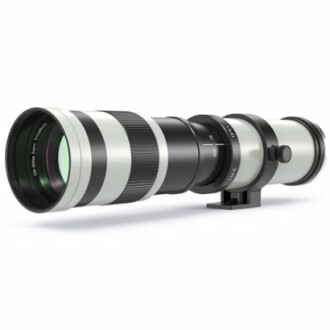 Large telephoto camera lens with tripod mount